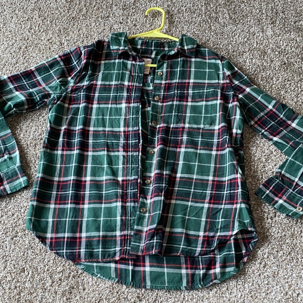 🖤 SO Green Plaid Button-Down Shirt with Red & White Accents